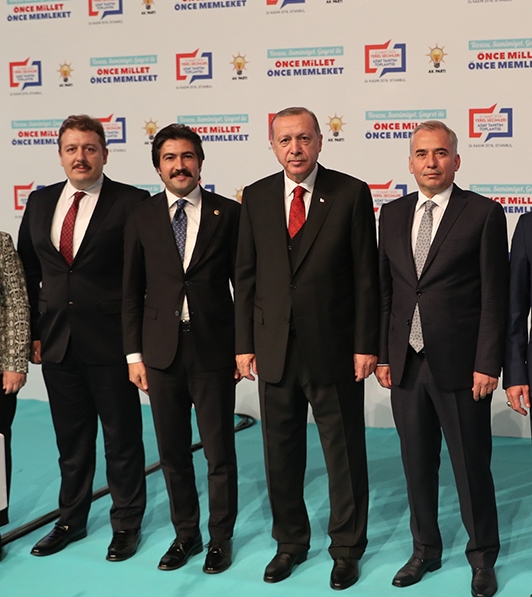 Denizli'de halka açık bir törende Necip Filiz